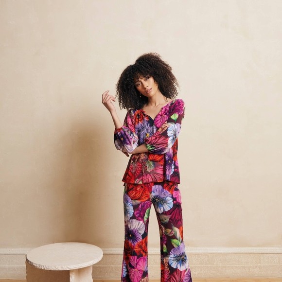 DEBBIE FLORET EMBELLISHED TOP - Picture 3 of 3